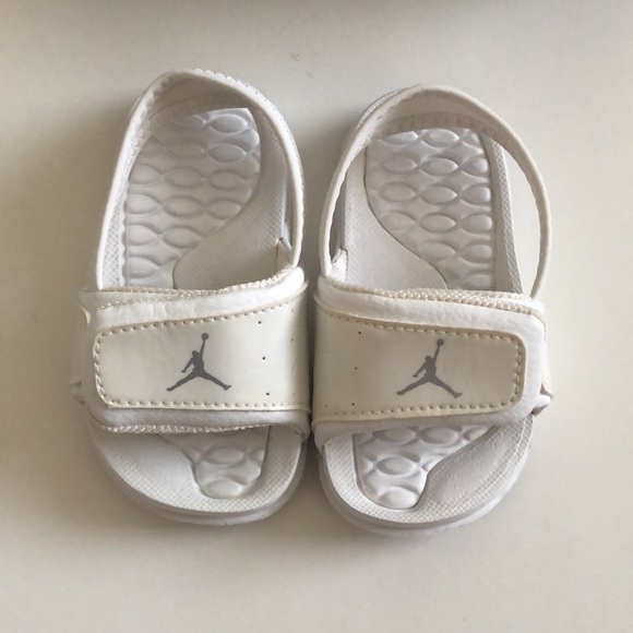 Jordan 💖 Sandals - Picture 4 of 4